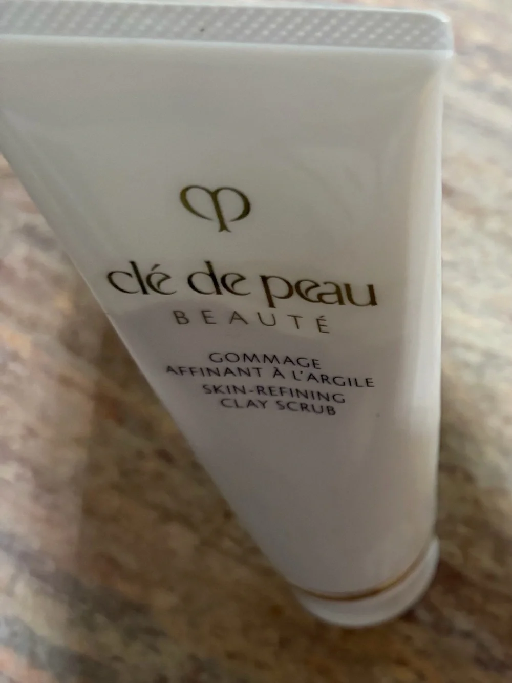 Cle de Peau Skin-Refining Clay Scrub — White
